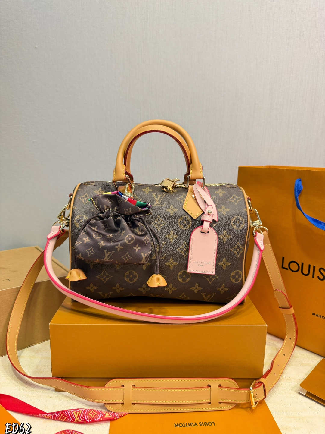 Louis Vuitton LV Speedy Women's Handbag Cowhide Leather